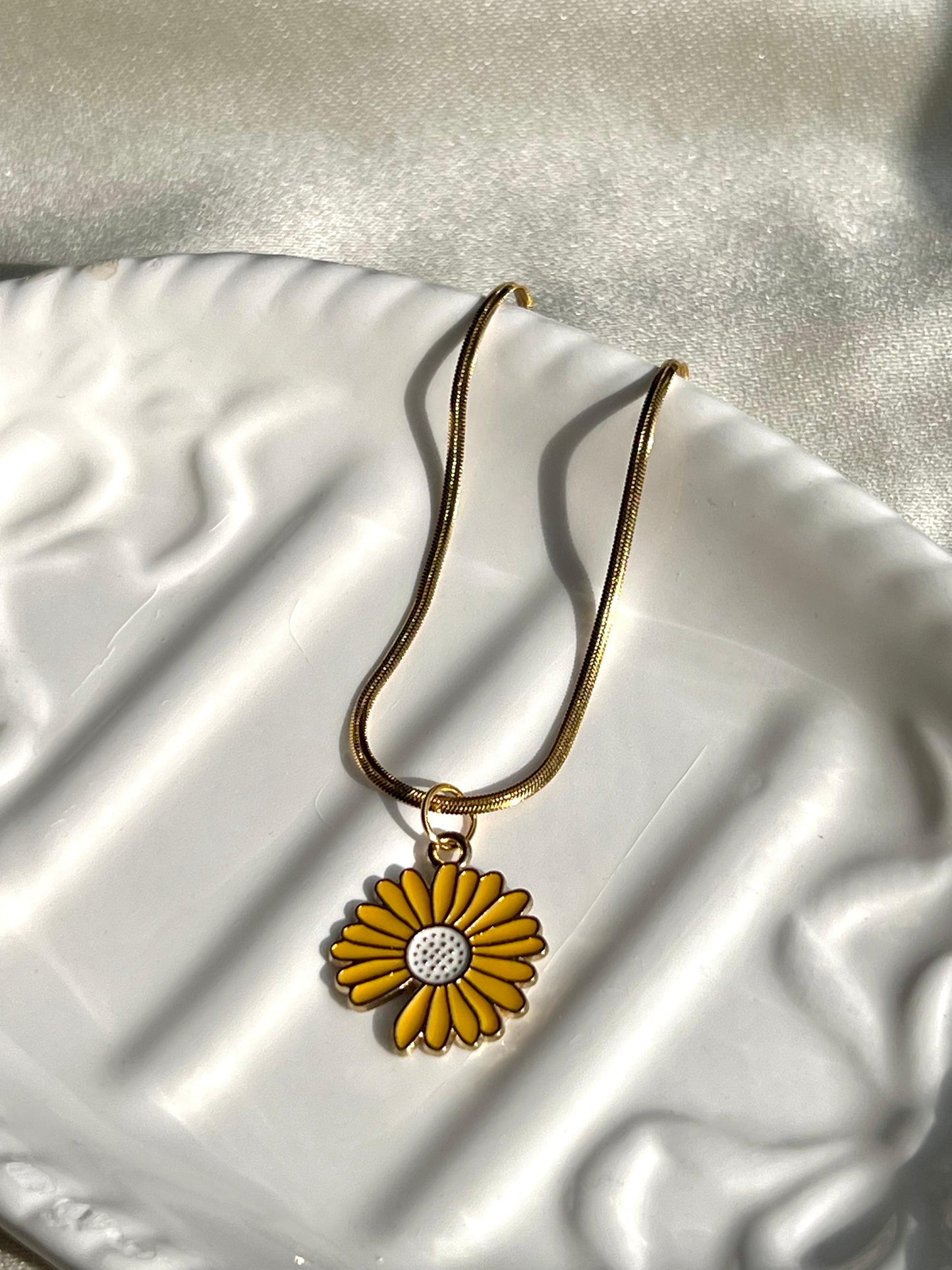 Sunbeam Bloom – Yellow Sunflower Charm Necklace