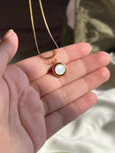 Luna Glow – White Pearl & Gold Necklace