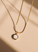Luna Glow – White Pearl & Gold Necklace