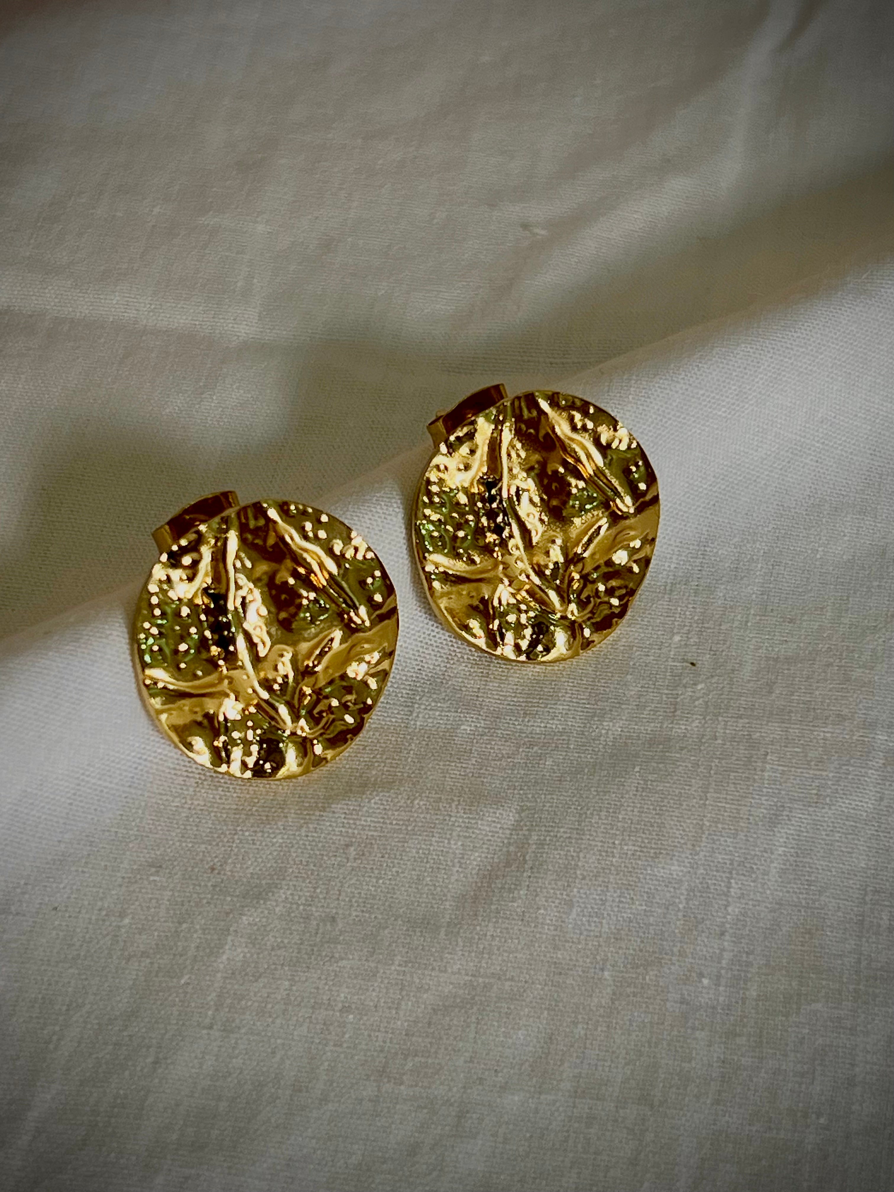 Golden disc studs