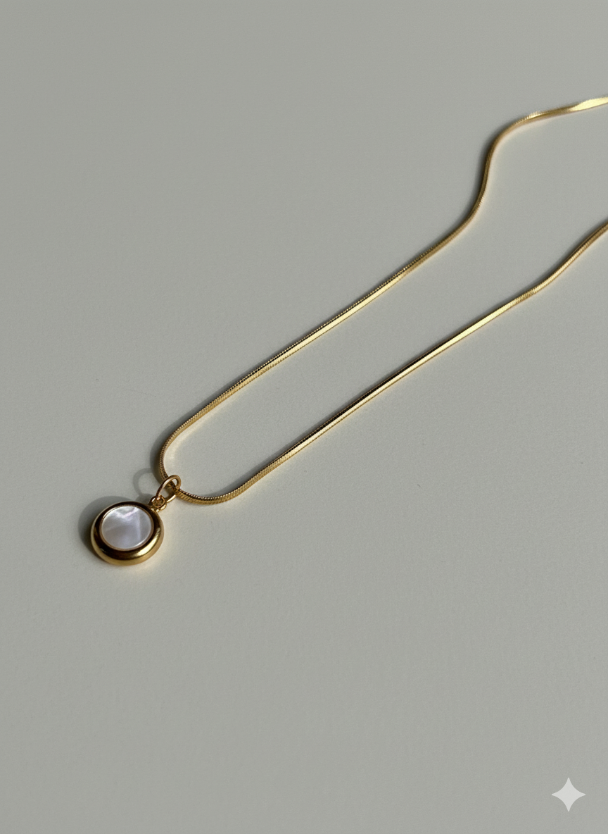 Luna Glow – White Pearl & Gold Necklace